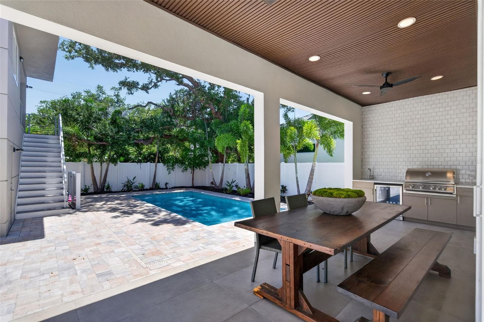 Single Family Residence at 2430 FLOYD ST, SARASOTA, photo 4 of 90