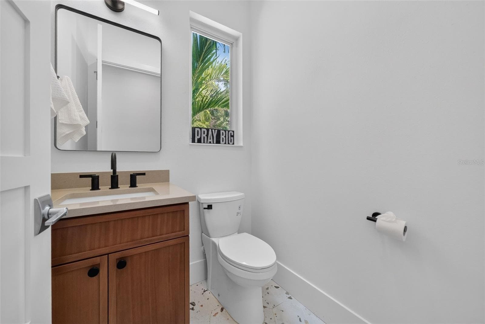 Single Family Residence at 2430 FLOYD ST, SARASOTA, photo 39 of 90