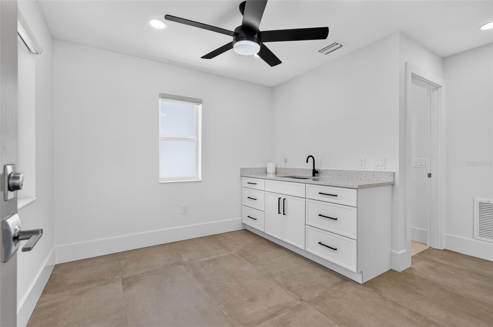 Single Family Residence at 2430 FLOYD ST, SARASOTA, photo 62 of 90