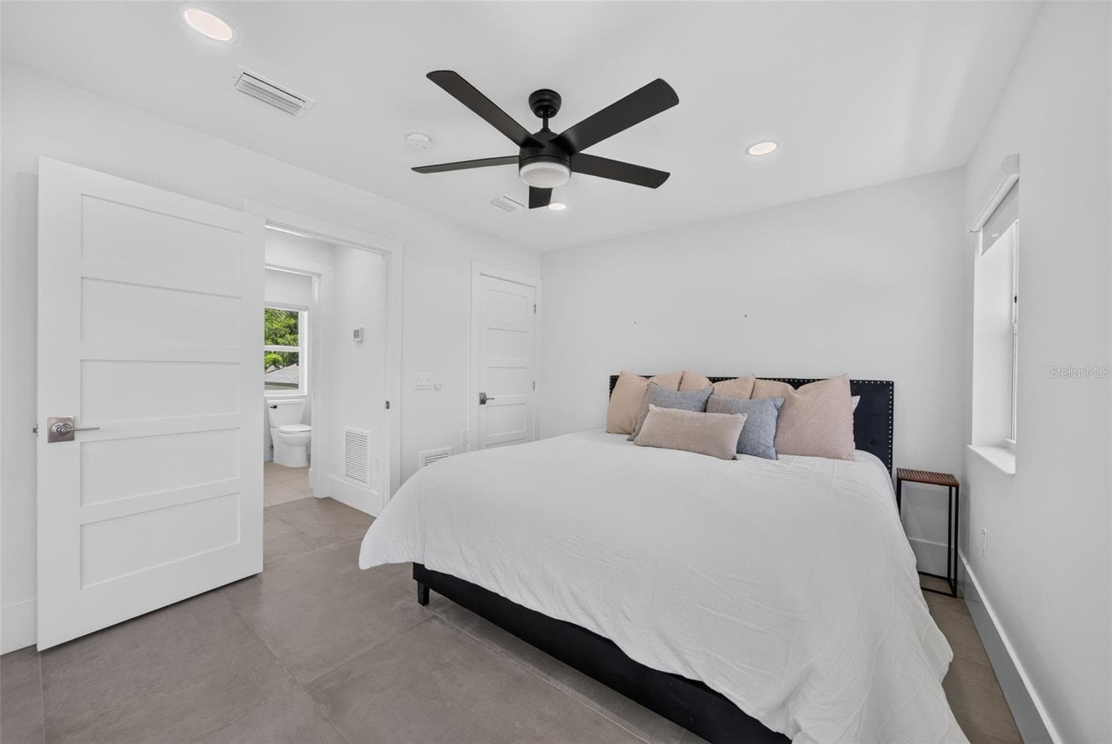 Single Family Residence at 2430 FLOYD ST, SARASOTA, photo 66 of 90