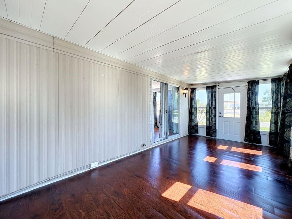 Florida Room - 1203 APACHE CIR, TAVARES