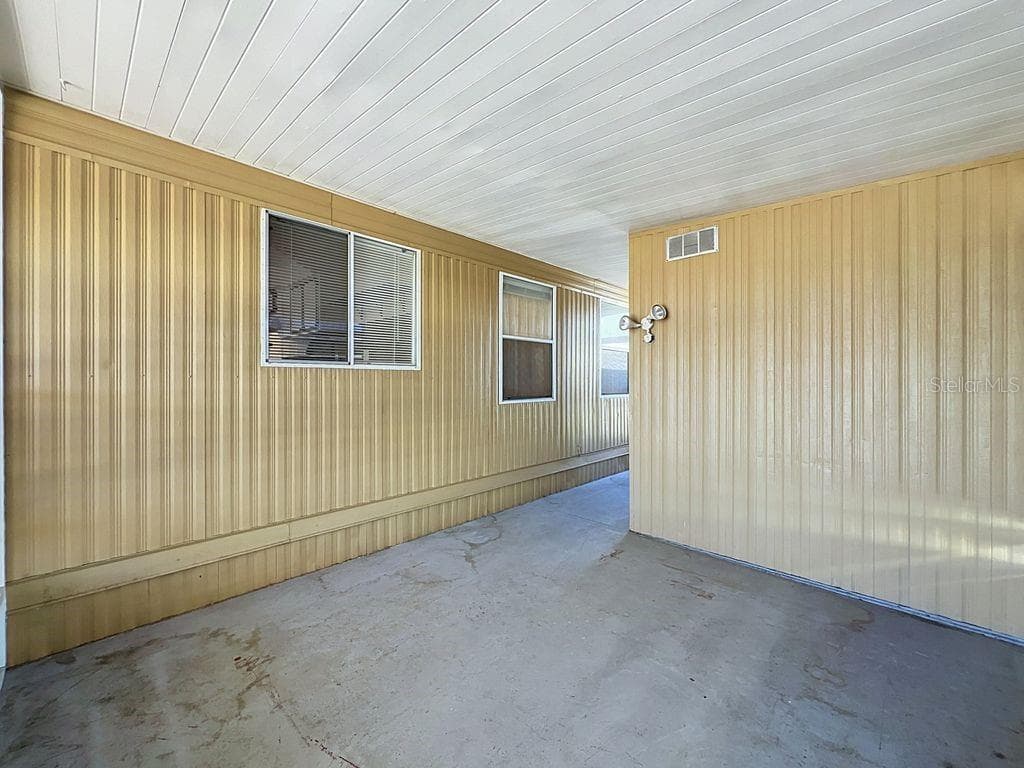 Screened in Room - 1203 APACHE CIR, TAVARES