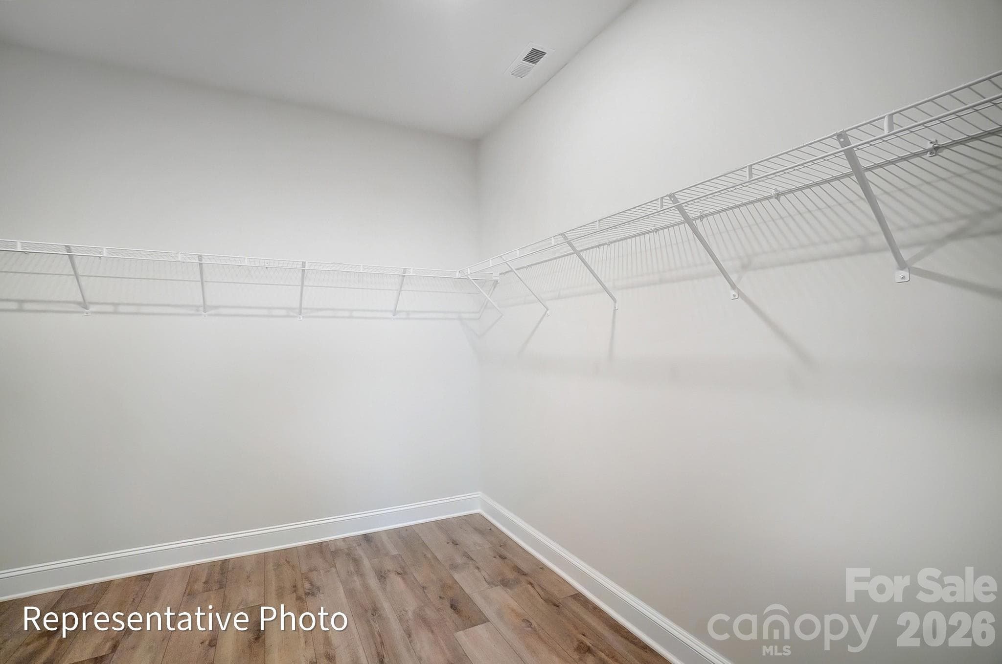 Walk in Closet - Charlotte