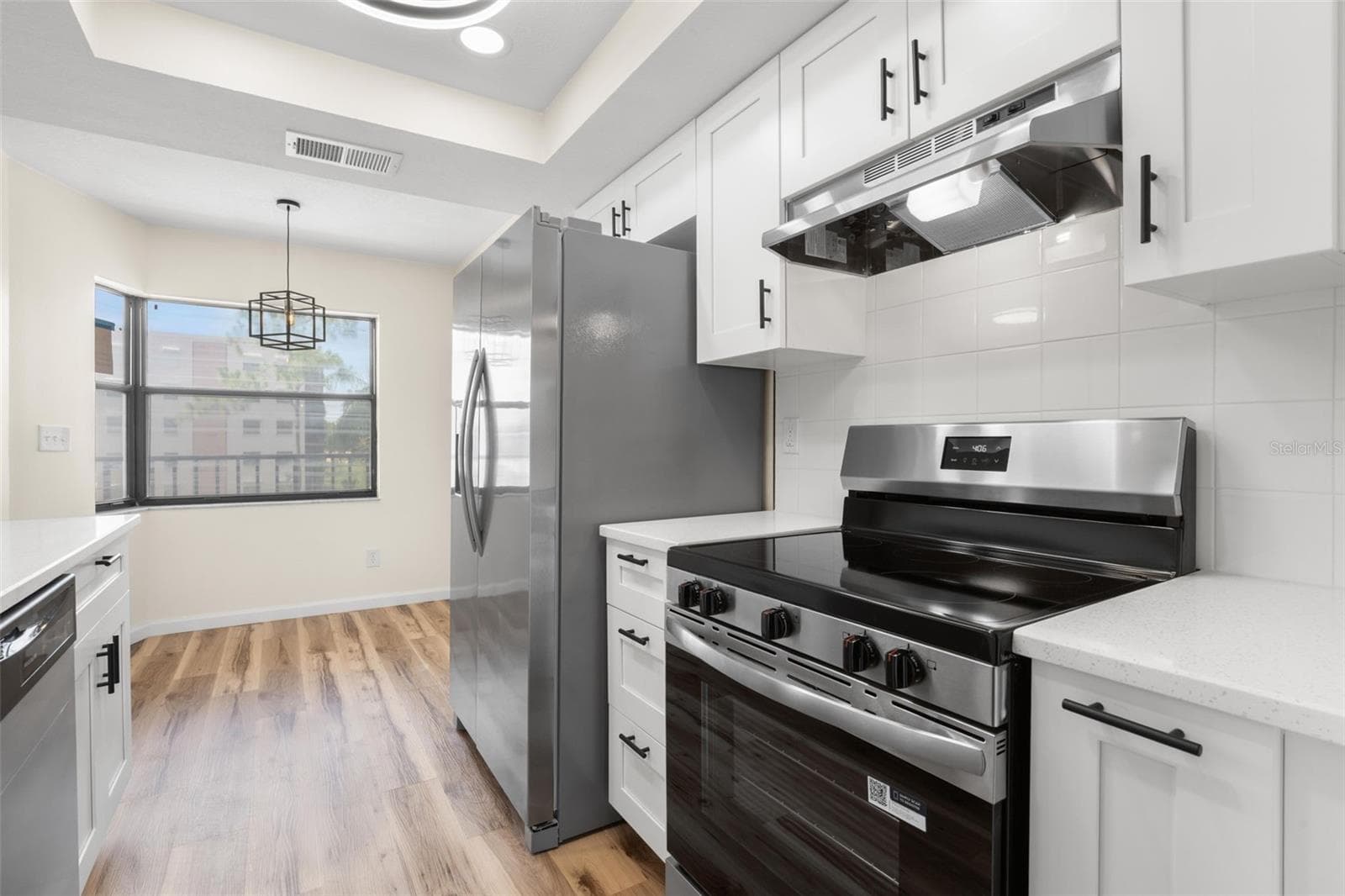 New appliances, counter top, cabinets, flooring and lighting! - 5817 PARK ST N #302, ST PETERSBURG