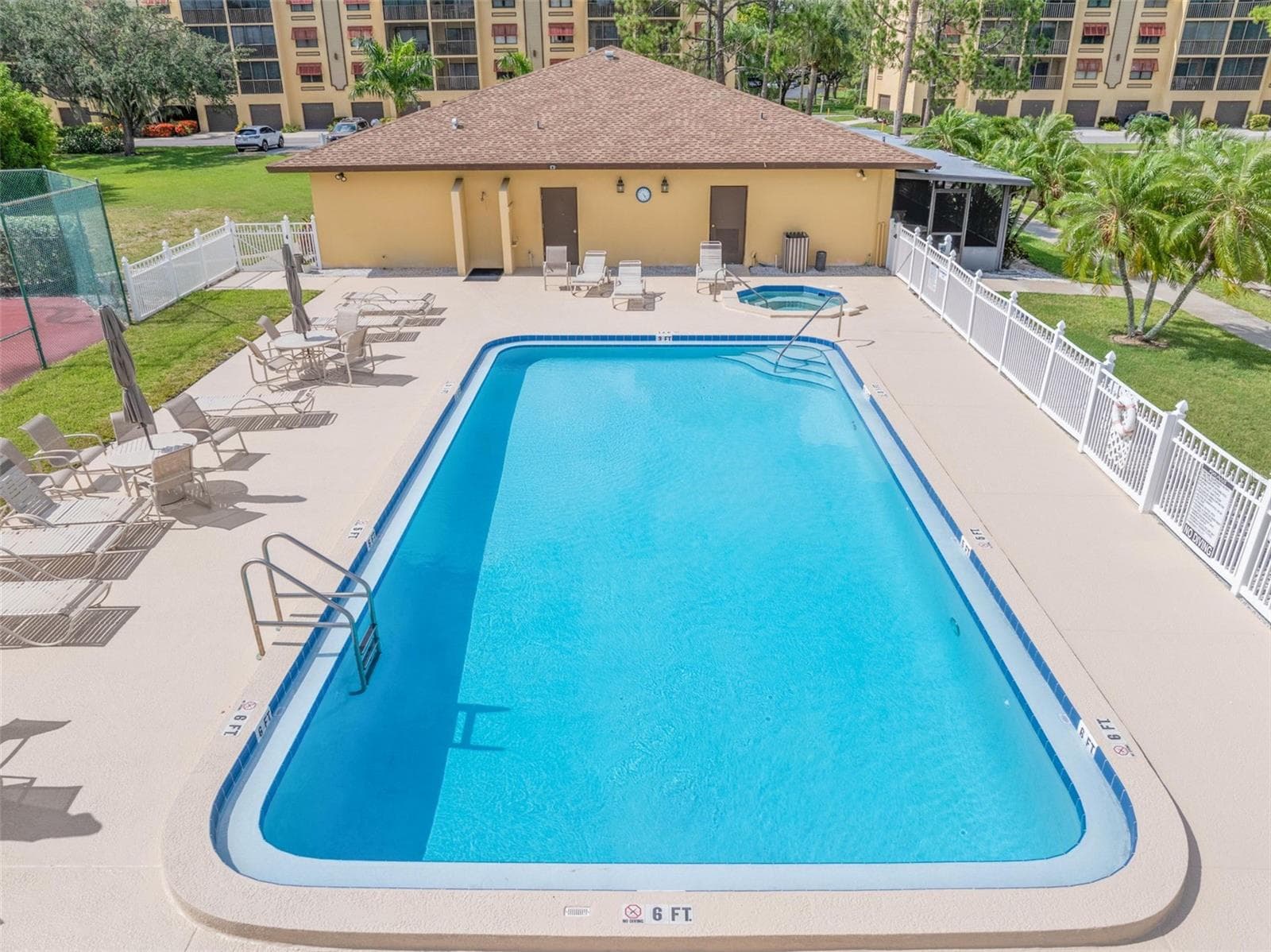 Pool, Spa, Clubhouse for your best #FloridaLife - 5817 PARK ST N #302, ST PETERSBURG