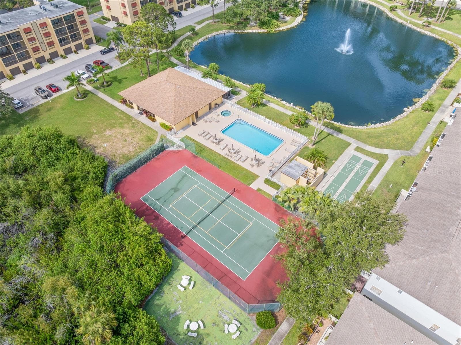 Tennis & Picklewall, Shuffleboard, Pool, Clubhouse. - 5817 PARK ST N #302, ST PETERSBURG