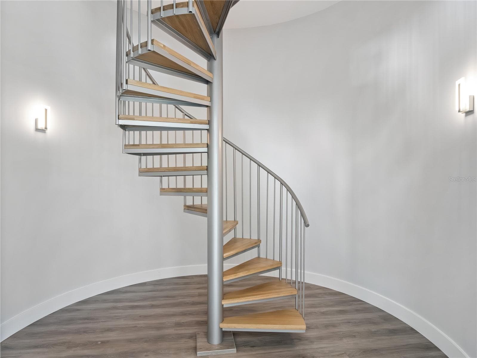 Spiral Staircase to Home Office - 1190 W LAKESHORE DR, CLERMONT