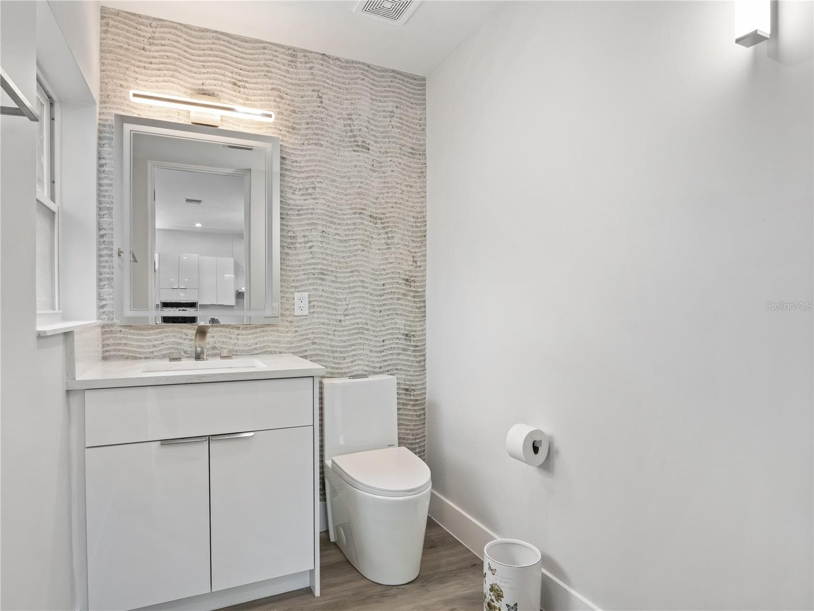 1/2 Bath - 1190 W LAKESHORE DR, CLERMONT