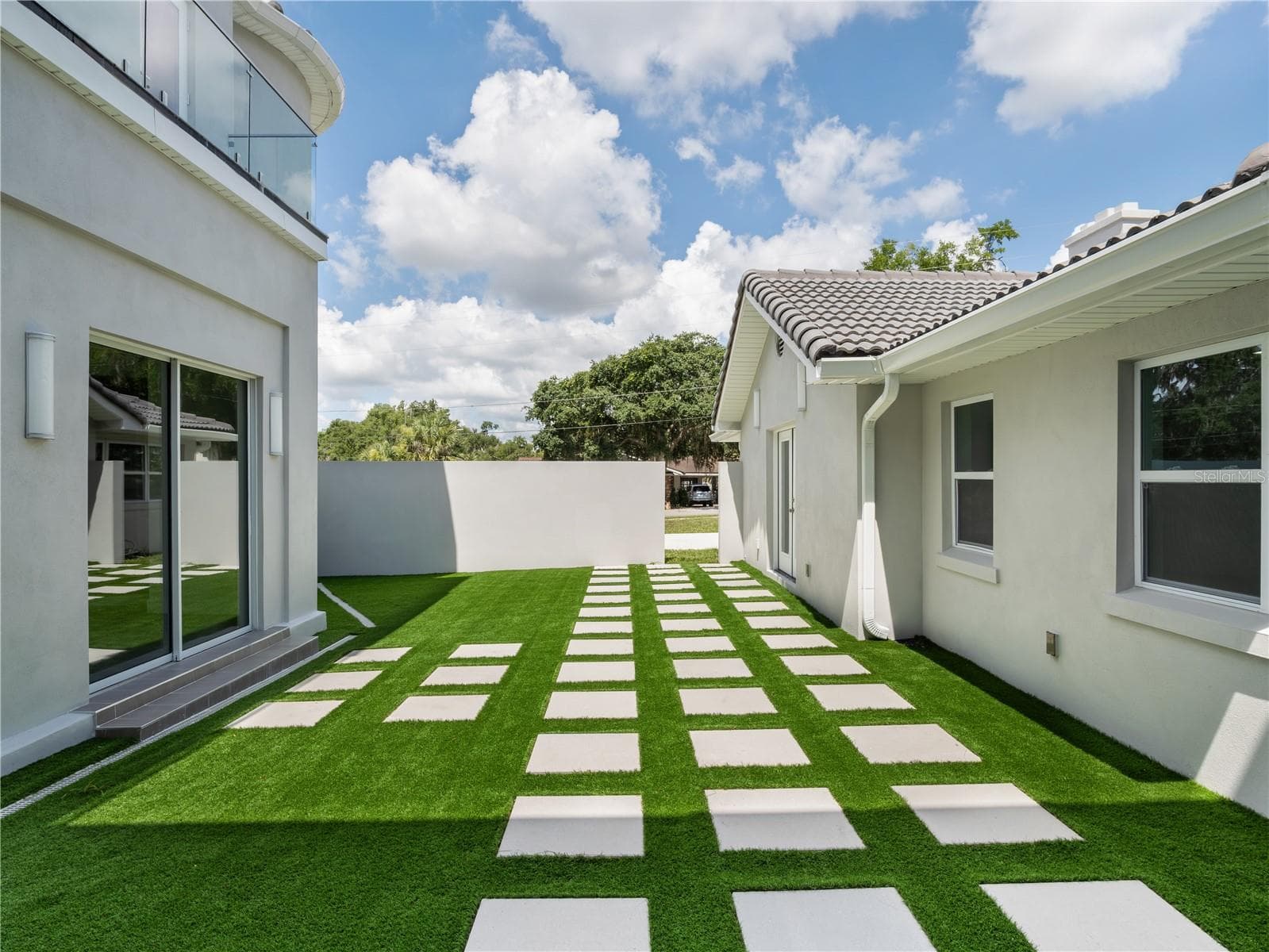 Courtyard - 1190 W LAKESHORE DR, CLERMONT