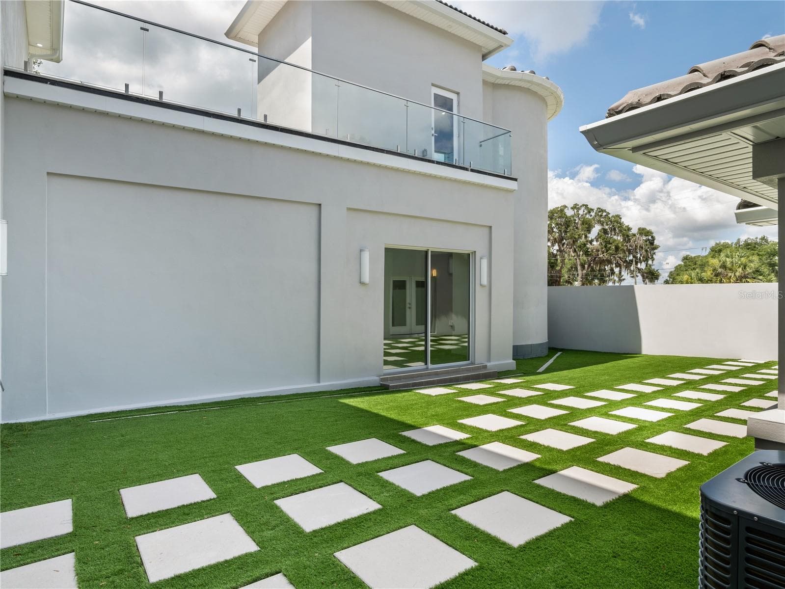 Courtyard - 1190 W LAKESHORE DR, CLERMONT
