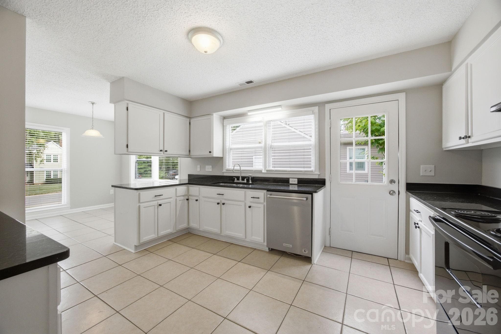 Single Family Residence at 5317 Caradon Drive, Charlotte, photo 9 of 43