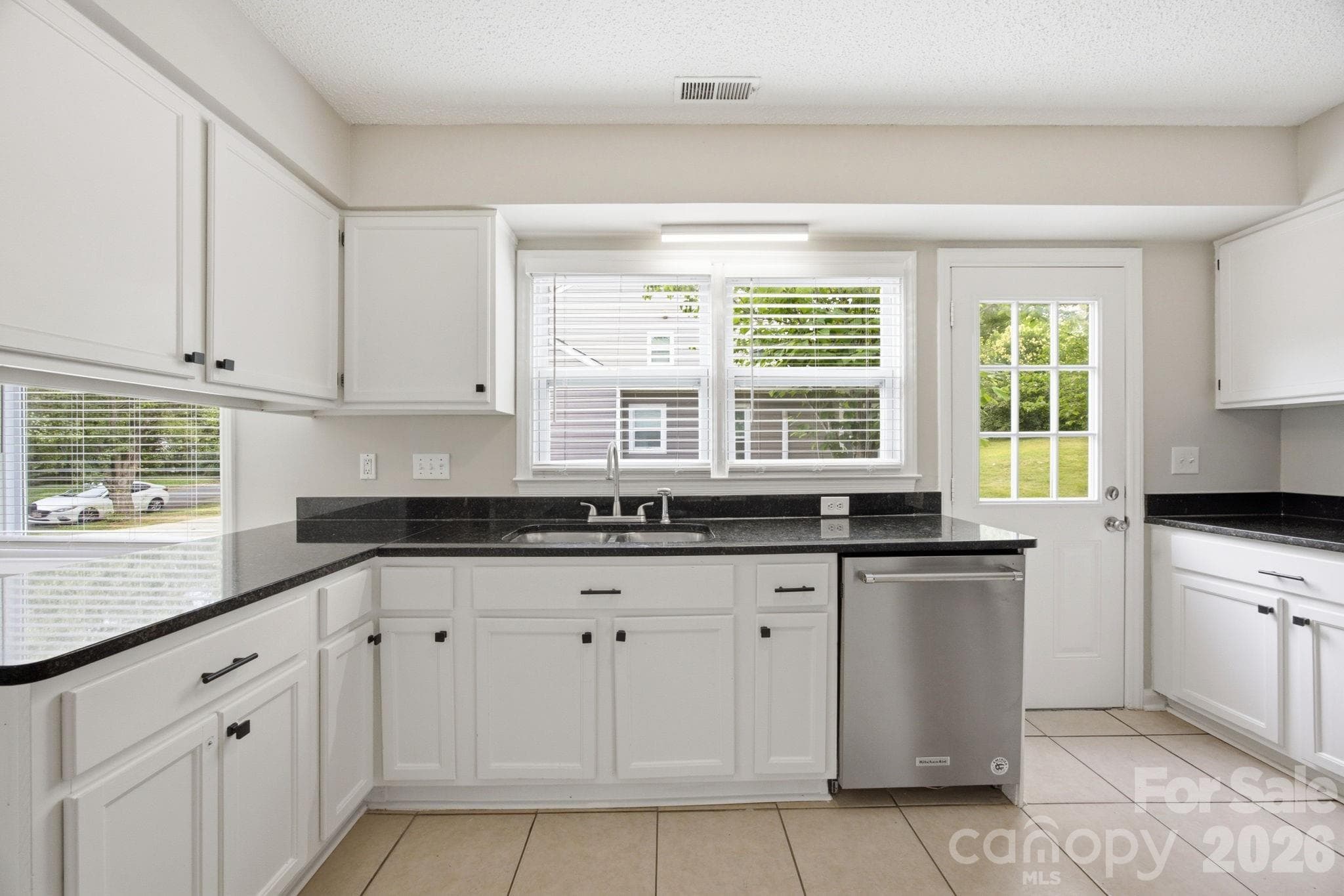Single Family Residence at 5317 Caradon Drive, Charlotte, photo 10 of 43
