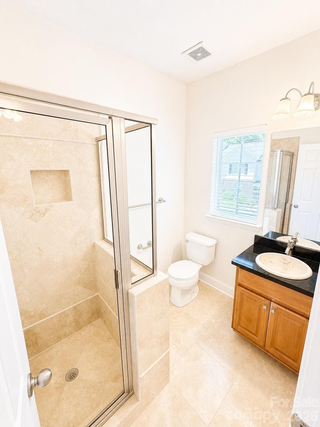 Bathroom #1 - Charlotte
