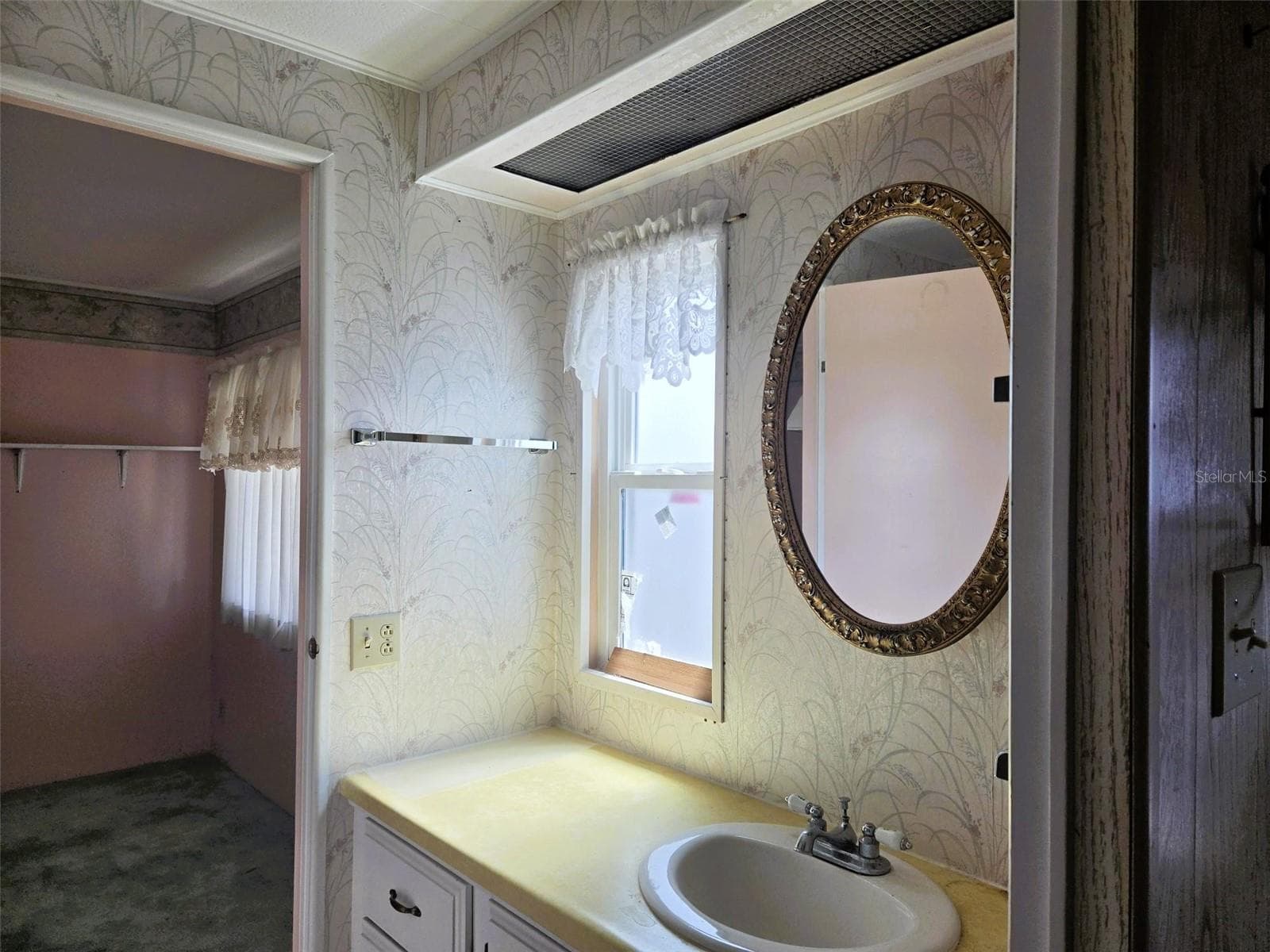 Guest Bath- with tub - 3329 OAKWOOD BLVD S, SARASOTA