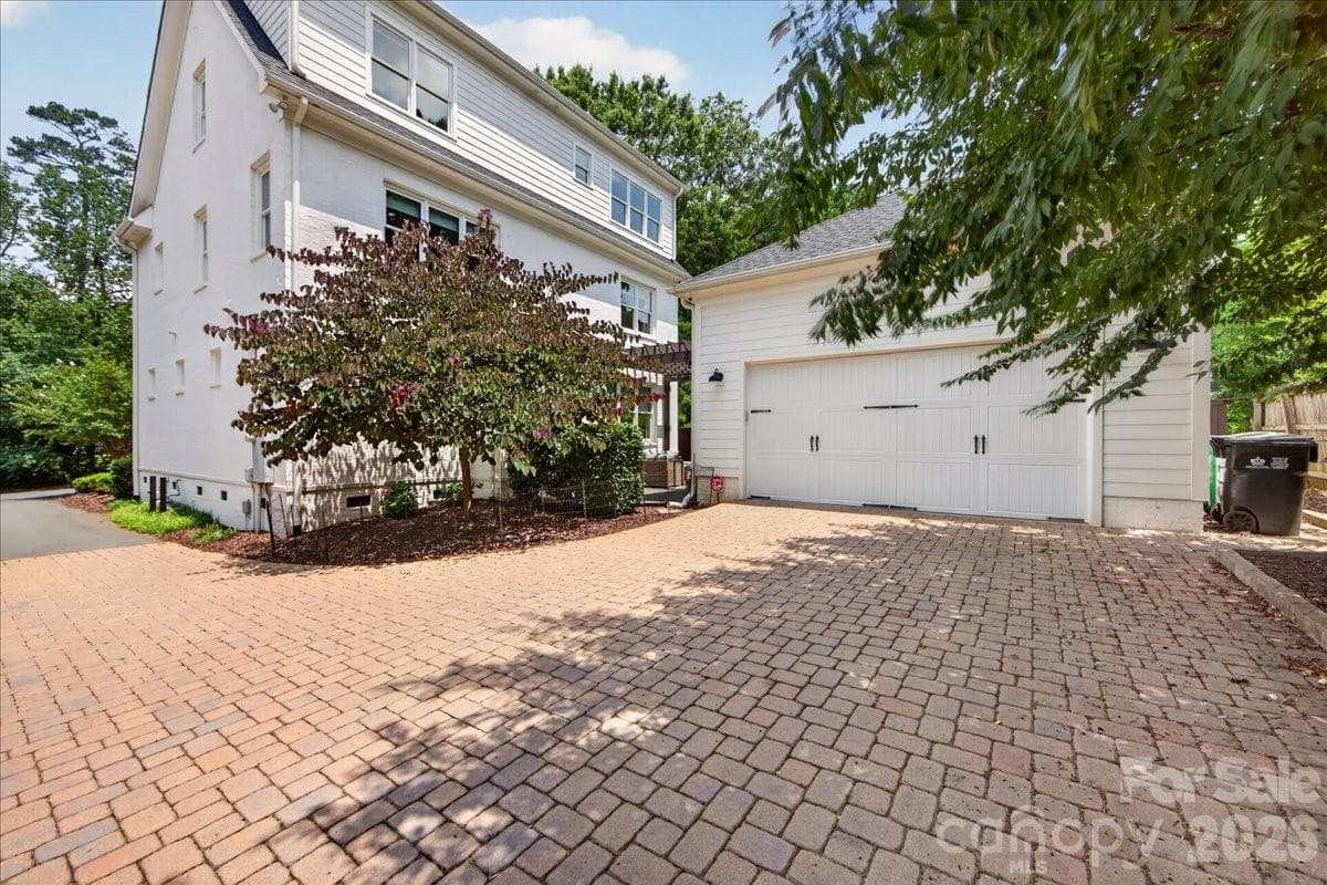 Single Family Residence at 748 Ellsworth Road, Charlotte, photo 5 of 48