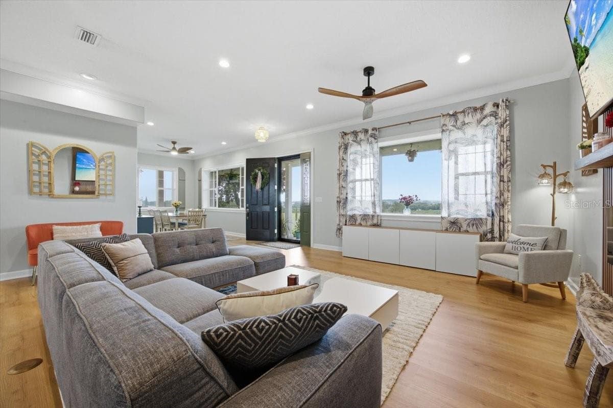 Living Room - 915 N CROOKED LAKE DR, BABSON PARK