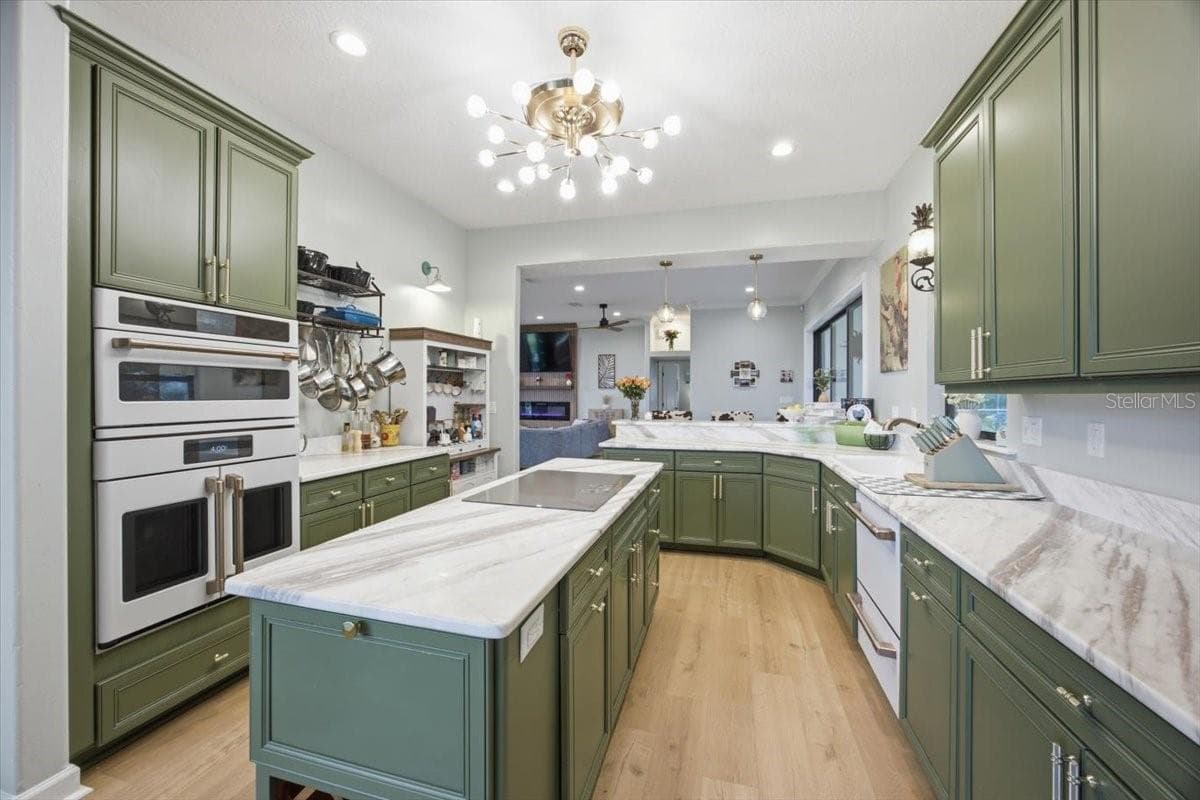 Premium Appliances with Wi-fi Smart Features - 915 N CROOKED LAKE DR, BABSON PARK