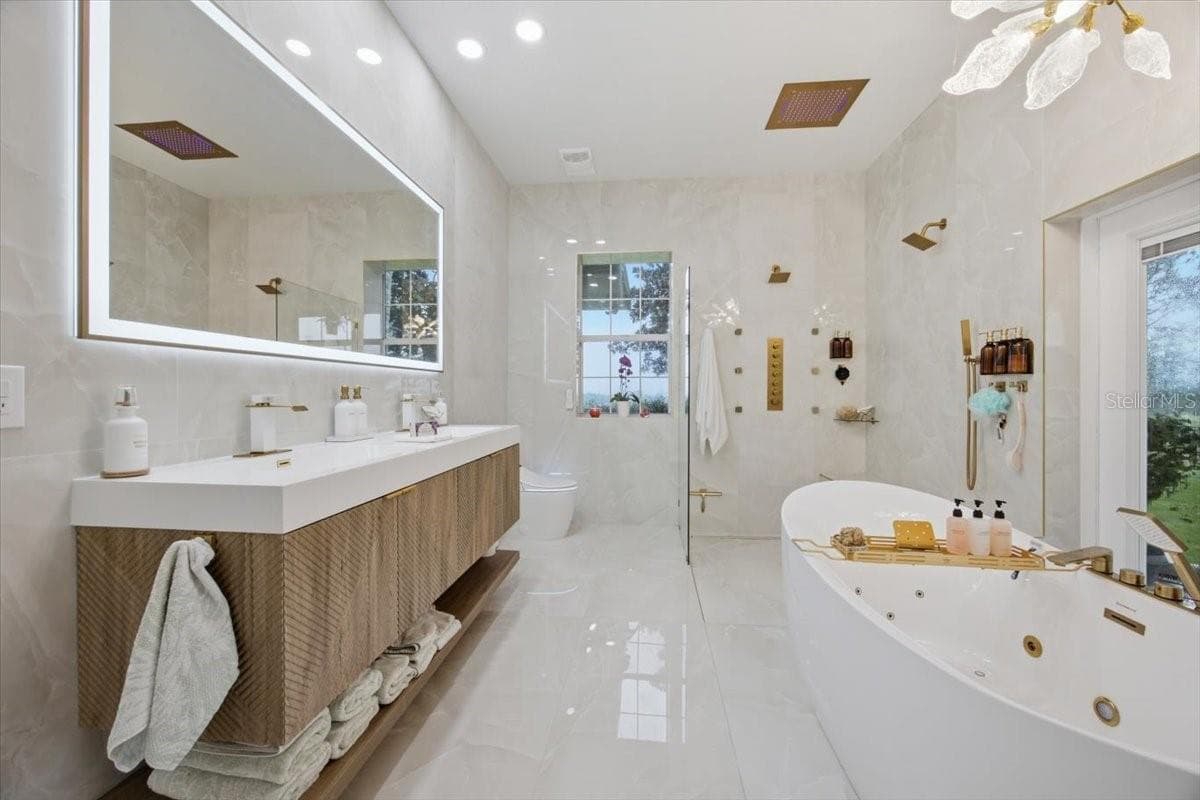Spa Designed Bathroom for Relaxation & Comfort - 915 N CROOKED LAKE DR, BABSON PARK