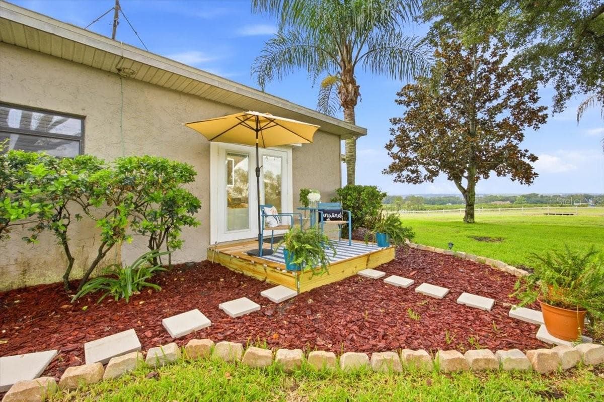 Private Patio off of the Owner's Bathroom - Enjoy your morning coffee! - 915 N CROOKED LAKE DR, BABSON PARK