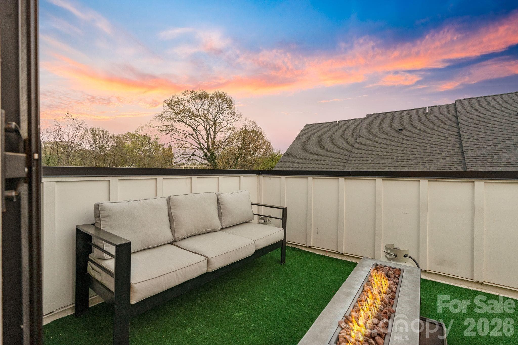 Private rooftop terrace with fire feature and Uptown skyline views - Charlotte