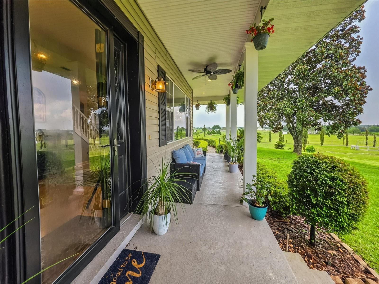 Wrap around porch - 915 N CROOKED LAKE DR, BABSON PARK