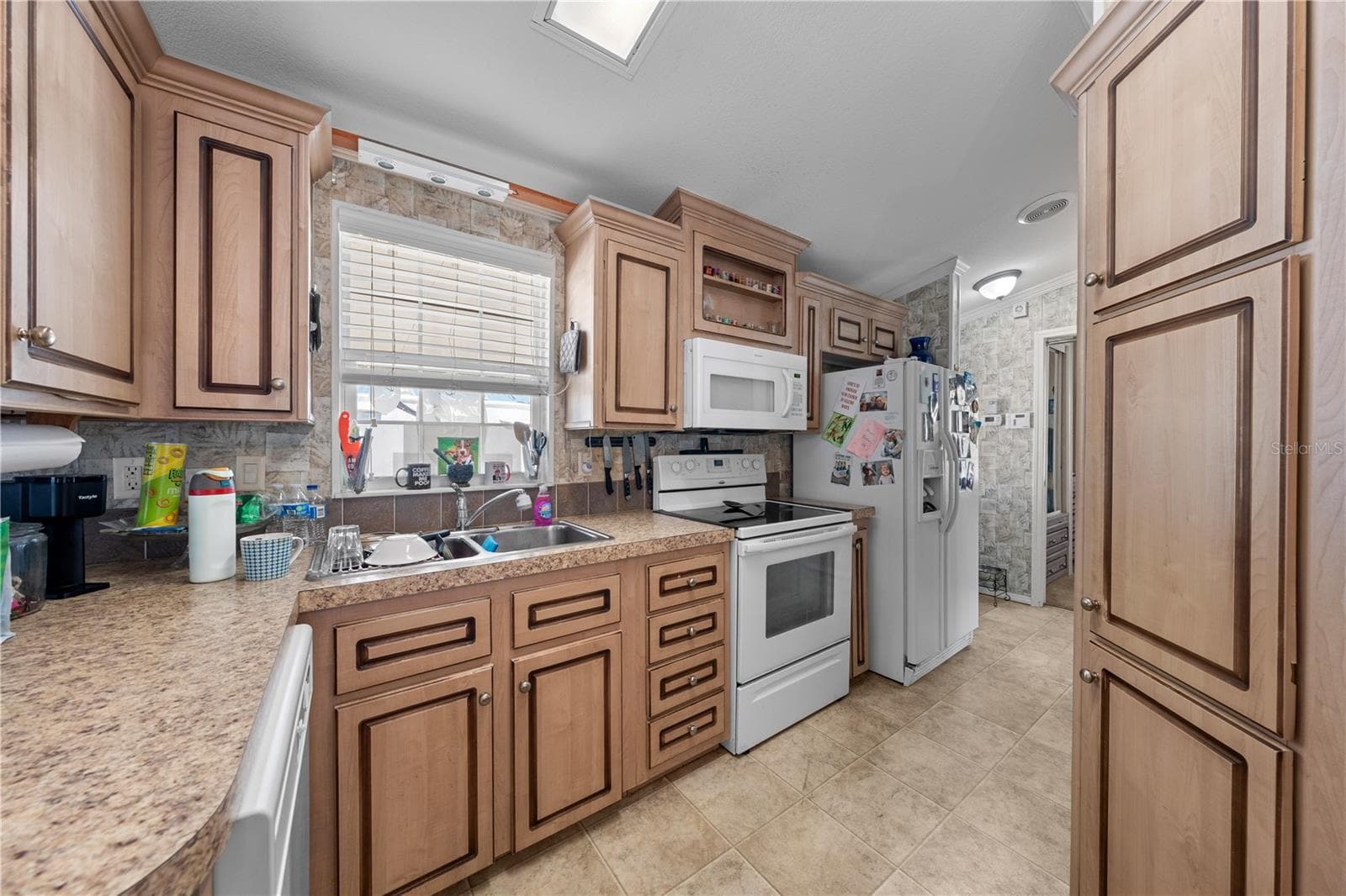 Kitchen - Microwave, Dishwasher, Fridge, Stove included - 34 FAIRVIEW DR N, HAINES CITY