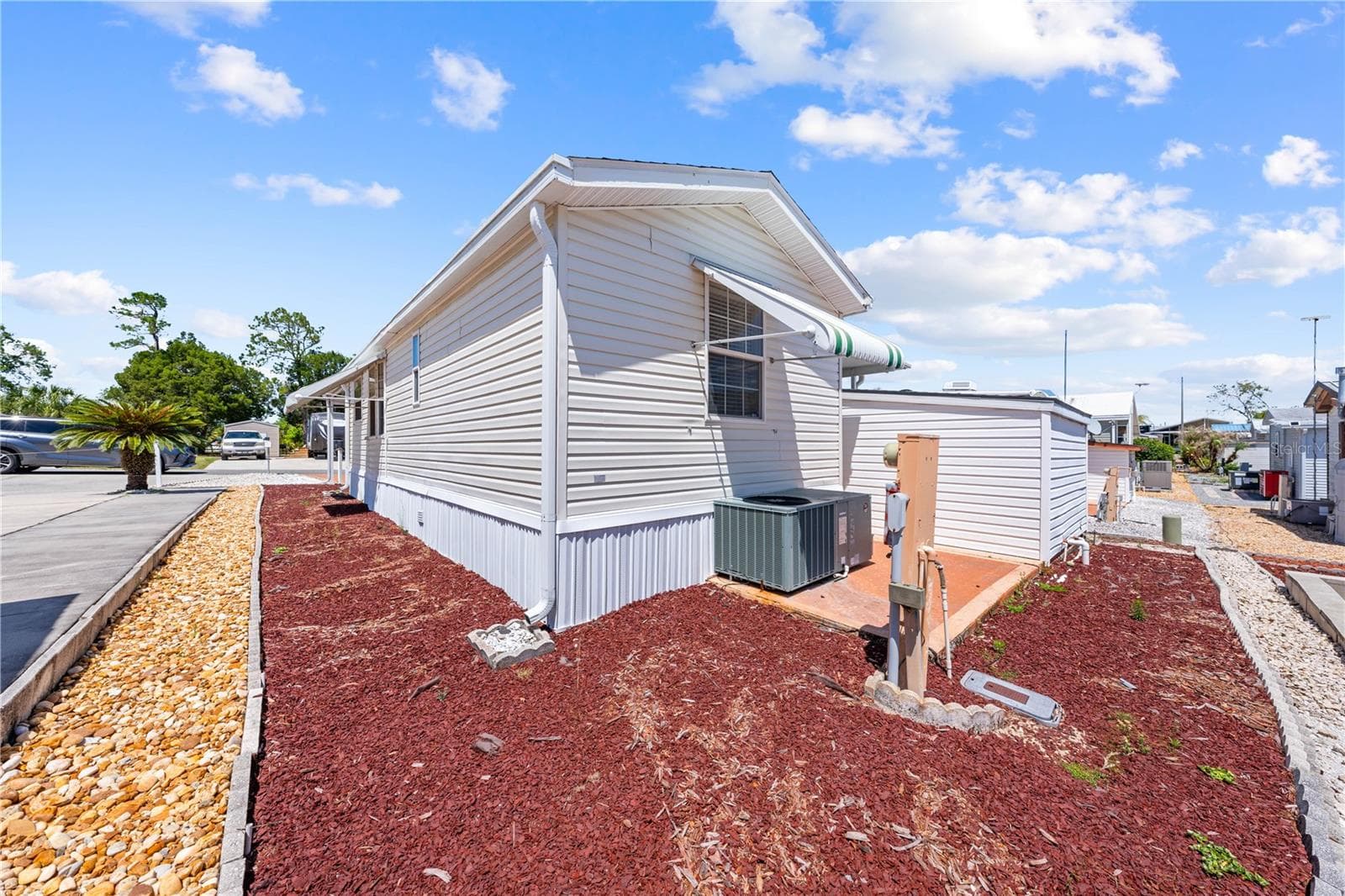 Back of the property - 34 FAIRVIEW DR N, HAINES CITY