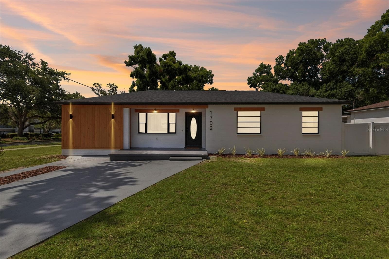 Single Family Residence at 1702 W JOHNSTON AVE, TAMPA, photo 9 of 74
