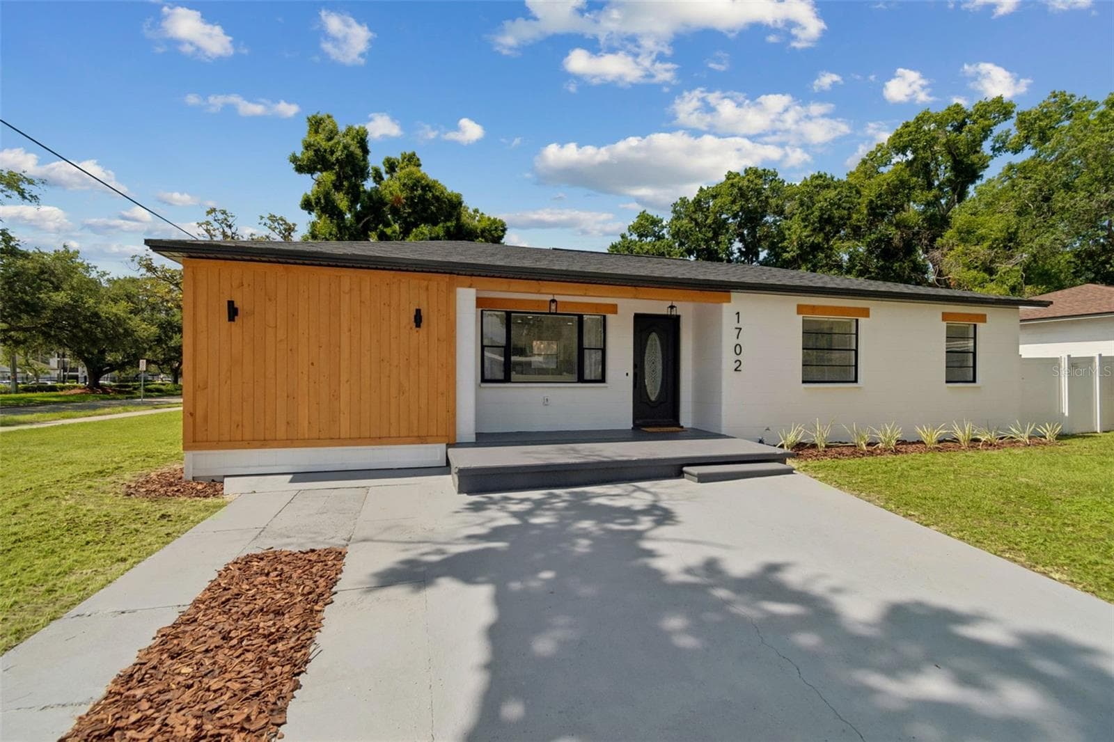 Single Family Residence at 1702 W JOHNSTON AVE, TAMPA, photo 11 of 74