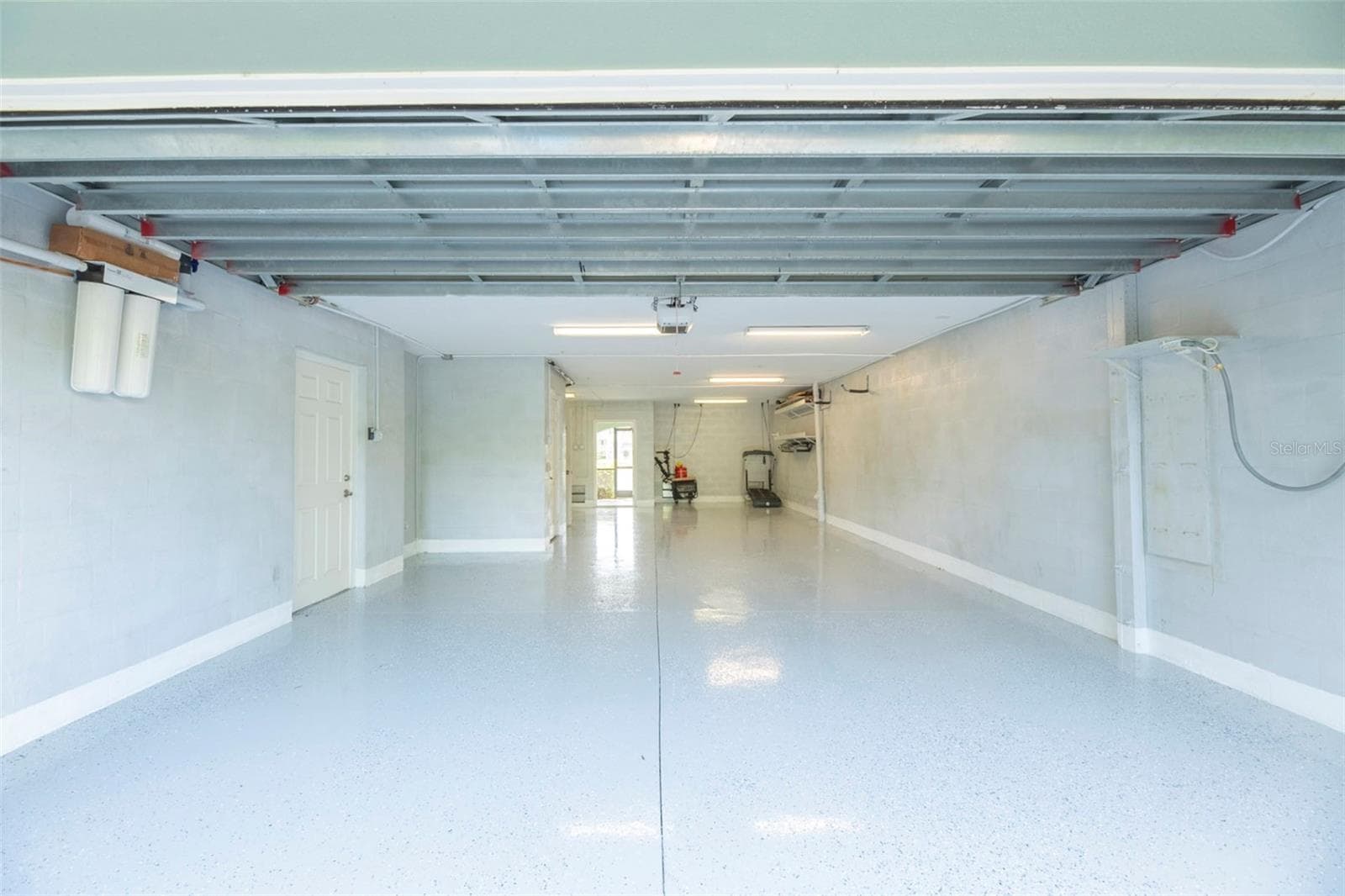 4 car garage - 10307 CORAL LANDINGS LN #11, PLACIDA