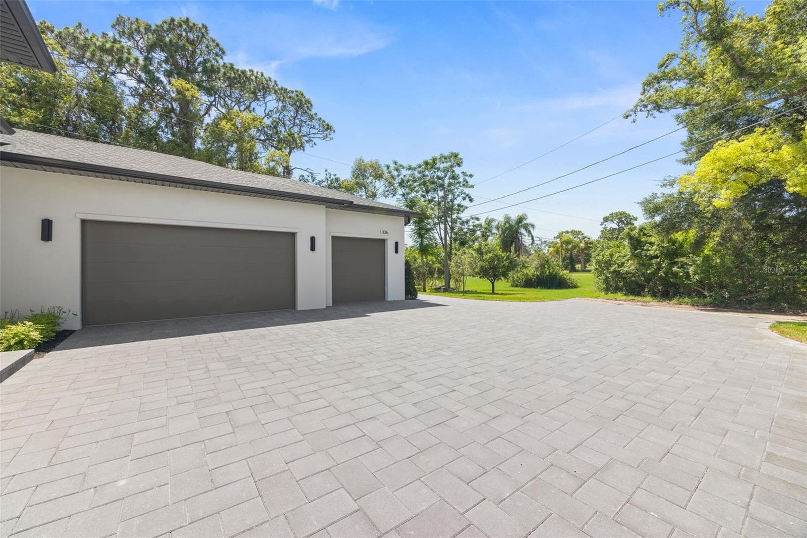 Modern paver driveway with turnaround area and additional parking space. - 1336 HAYS RD, TARPON SPRINGS