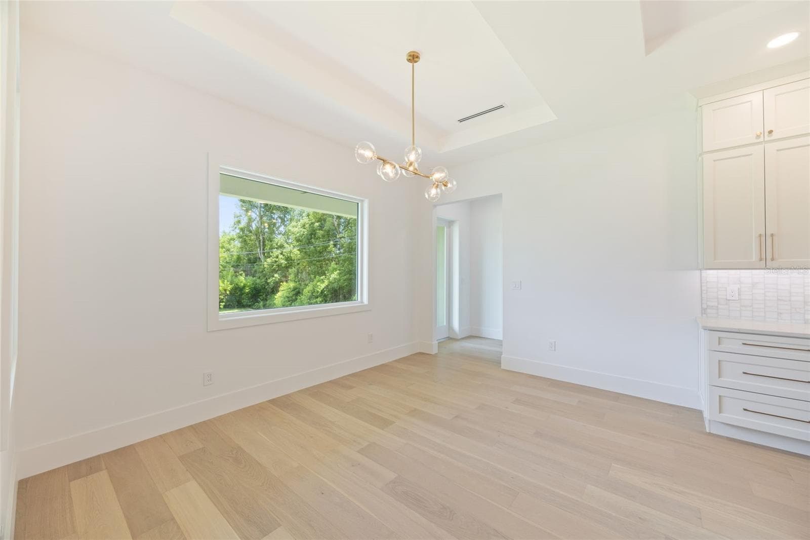 Light and bright Dining area. - 1336 HAYS RD, TARPON SPRINGS