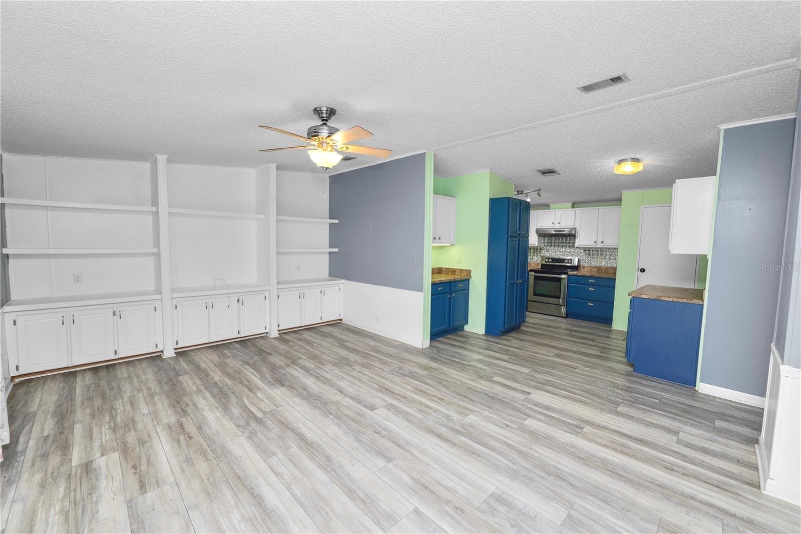 Manufactured Home at 3159 HONEOYE TRL #42, LAKELAND, photo 8 of 39