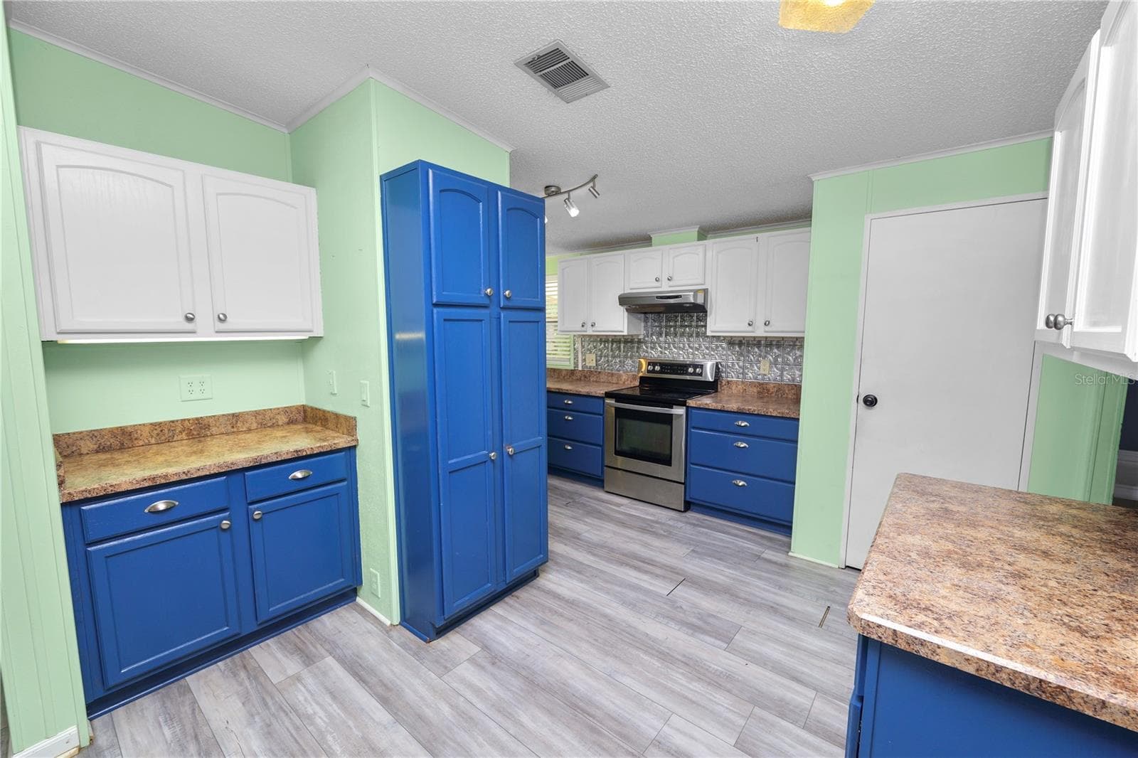 Manufactured Home at 3159 HONEOYE TRL #42, LAKELAND, photo 16 of 39