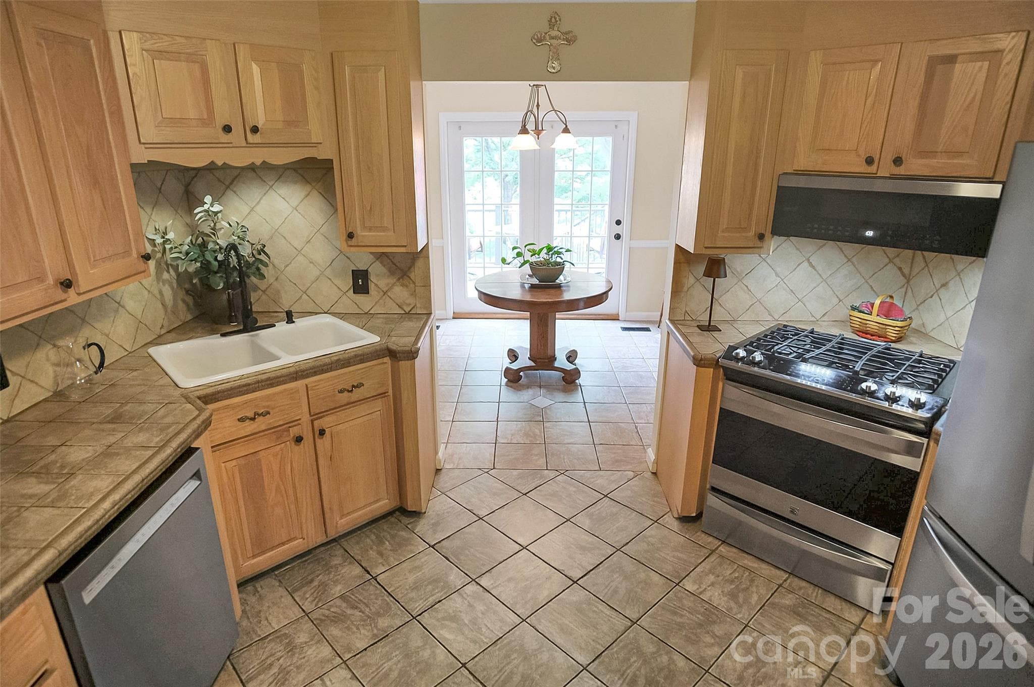 Single Family Residence at 104 Doral Court, Kings Mountain, photo 17 of 48