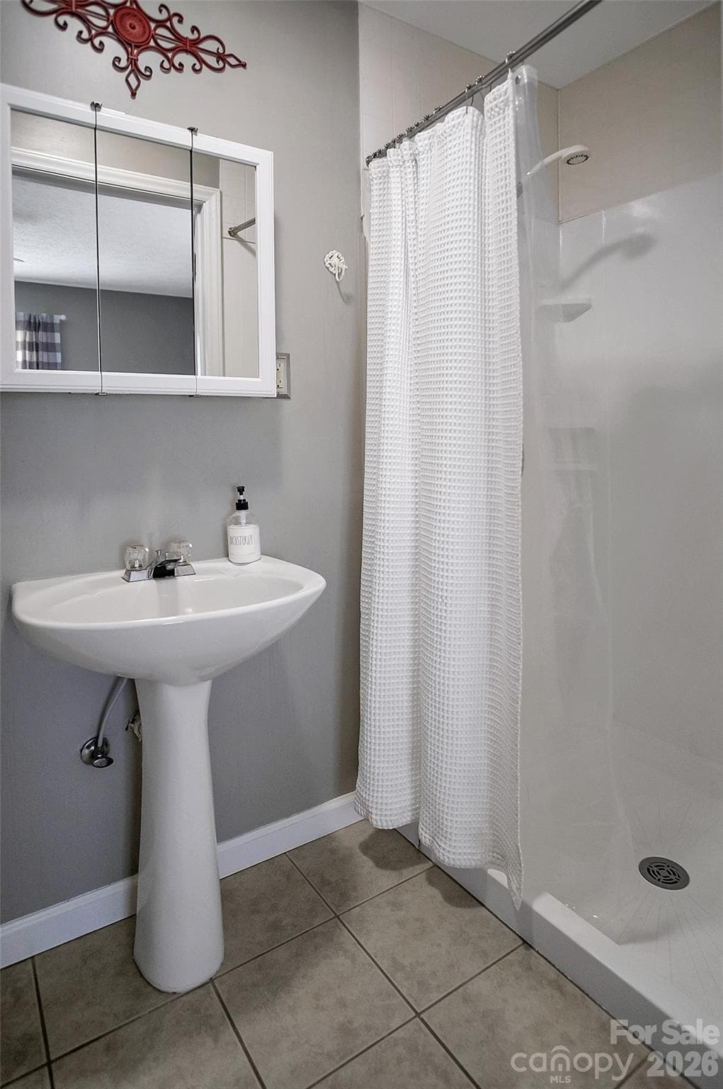 Single Family Residence at 104 Doral Court, Kings Mountain, photo 31 of 48