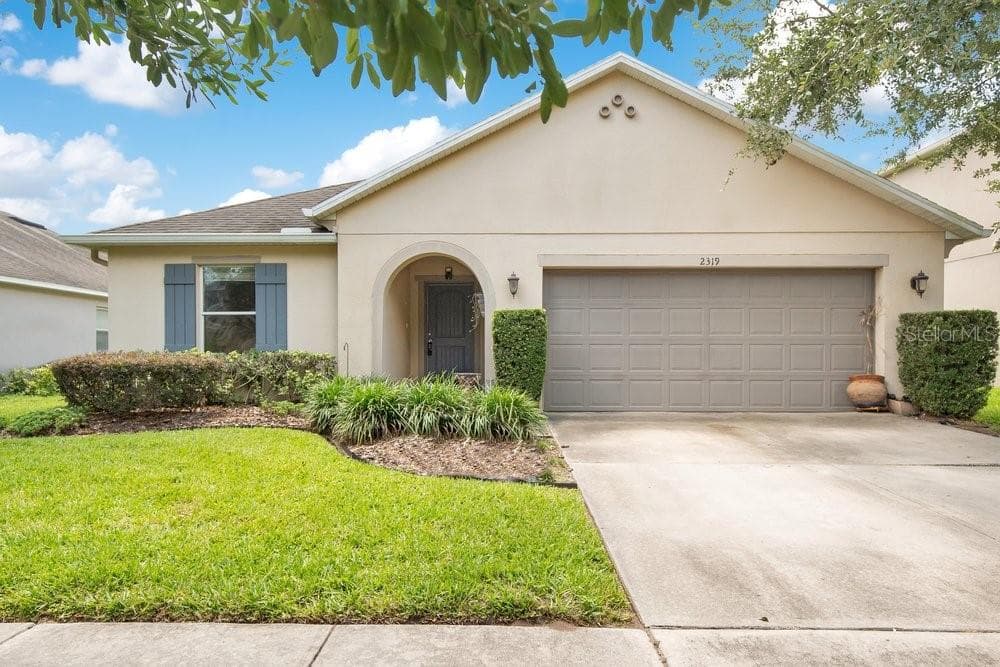 2319 PLANTATION OAK DR