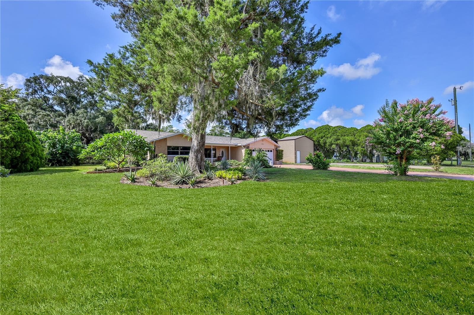 Single Family Residence at 8270 SYCAMORE DR, NEW PORT RICHEY, photo 6 of 68