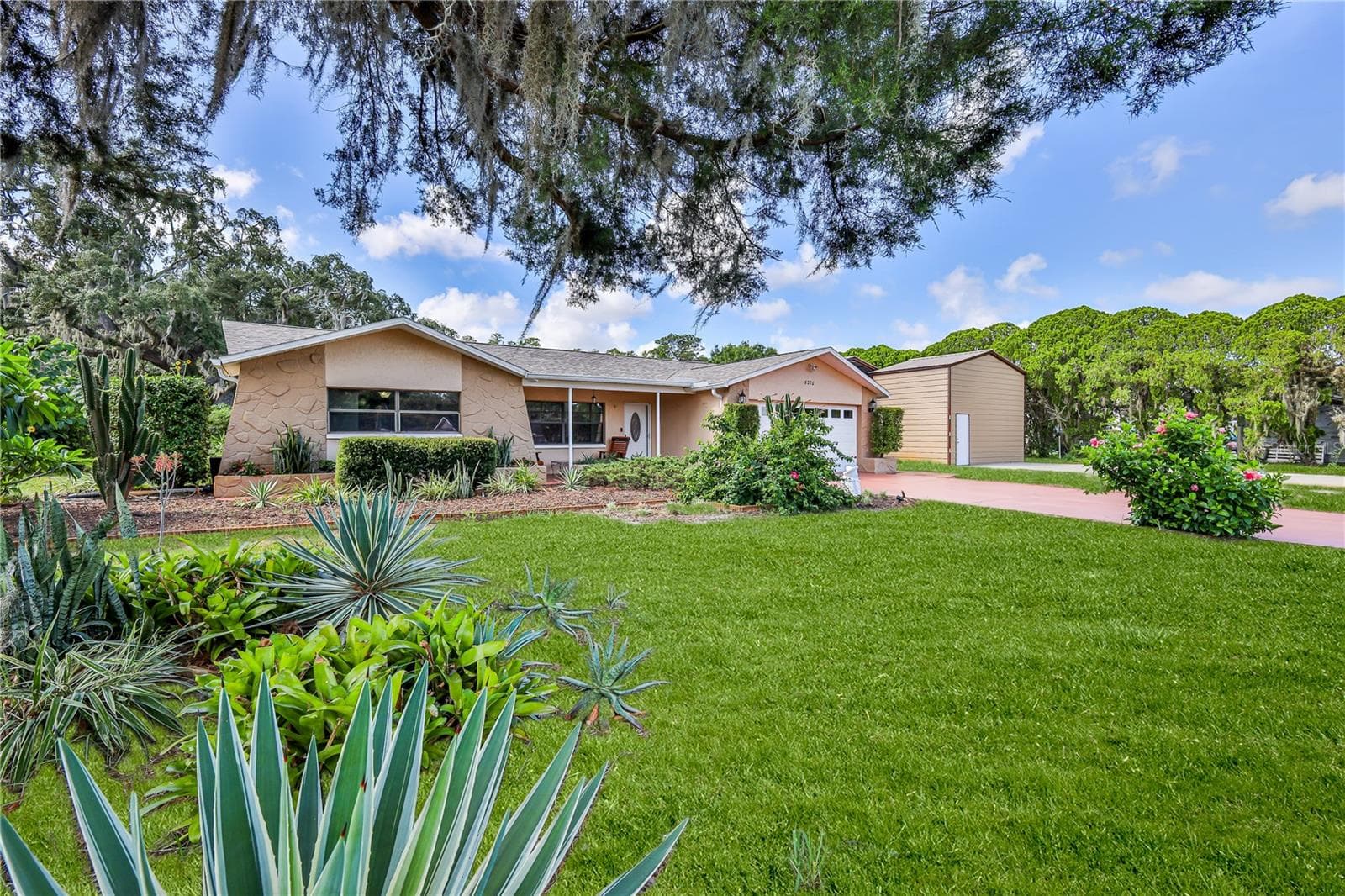 Single Family Residence at 8270 SYCAMORE DR, NEW PORT RICHEY, photo 7 of 68
