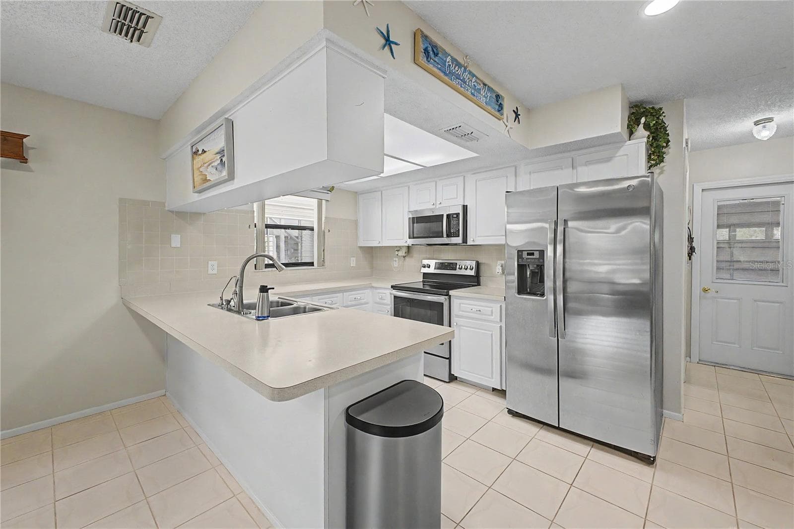 Single Family Residence at 8270 SYCAMORE DR, NEW PORT RICHEY, photo 16 of 68