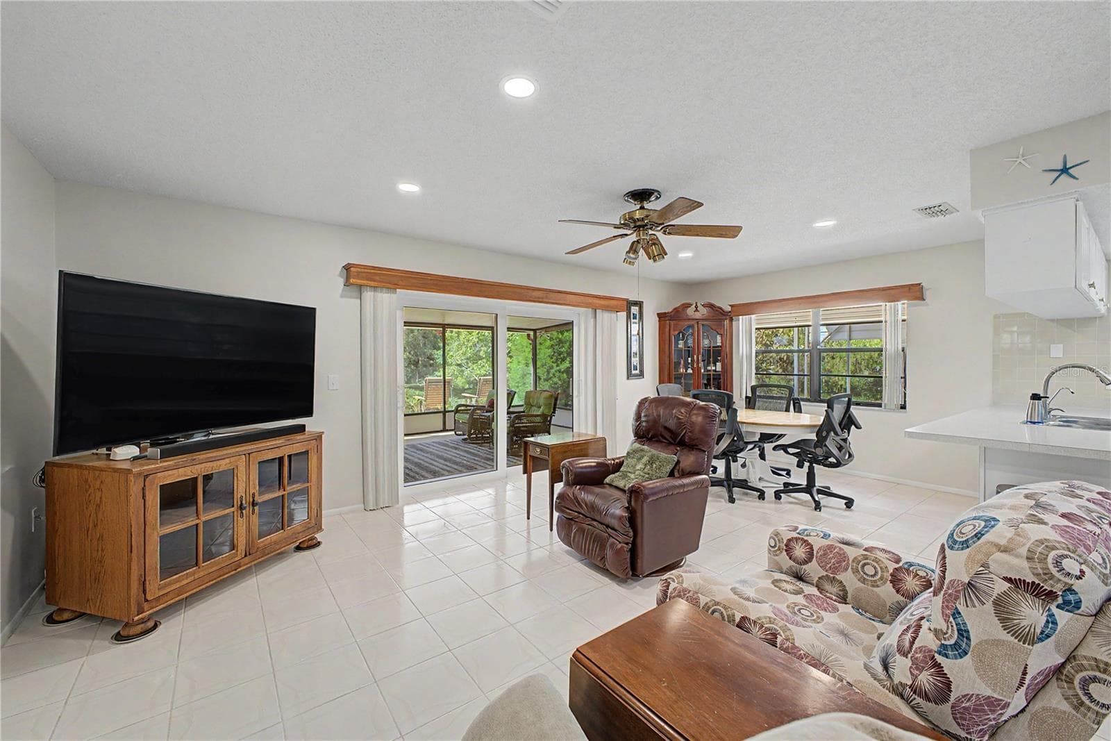 Single Family Residence at 8270 SYCAMORE DR, NEW PORT RICHEY, photo 24 of 68