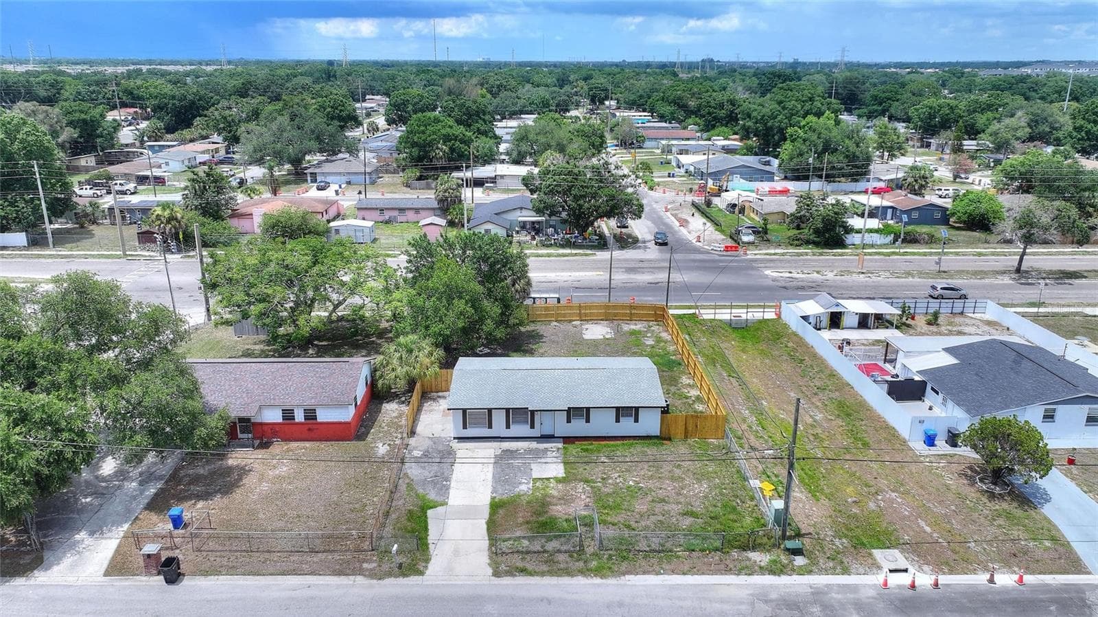 Single Family Residence at 8204 ALLAMANDA AVE, TAMPA, photo 4 of 28