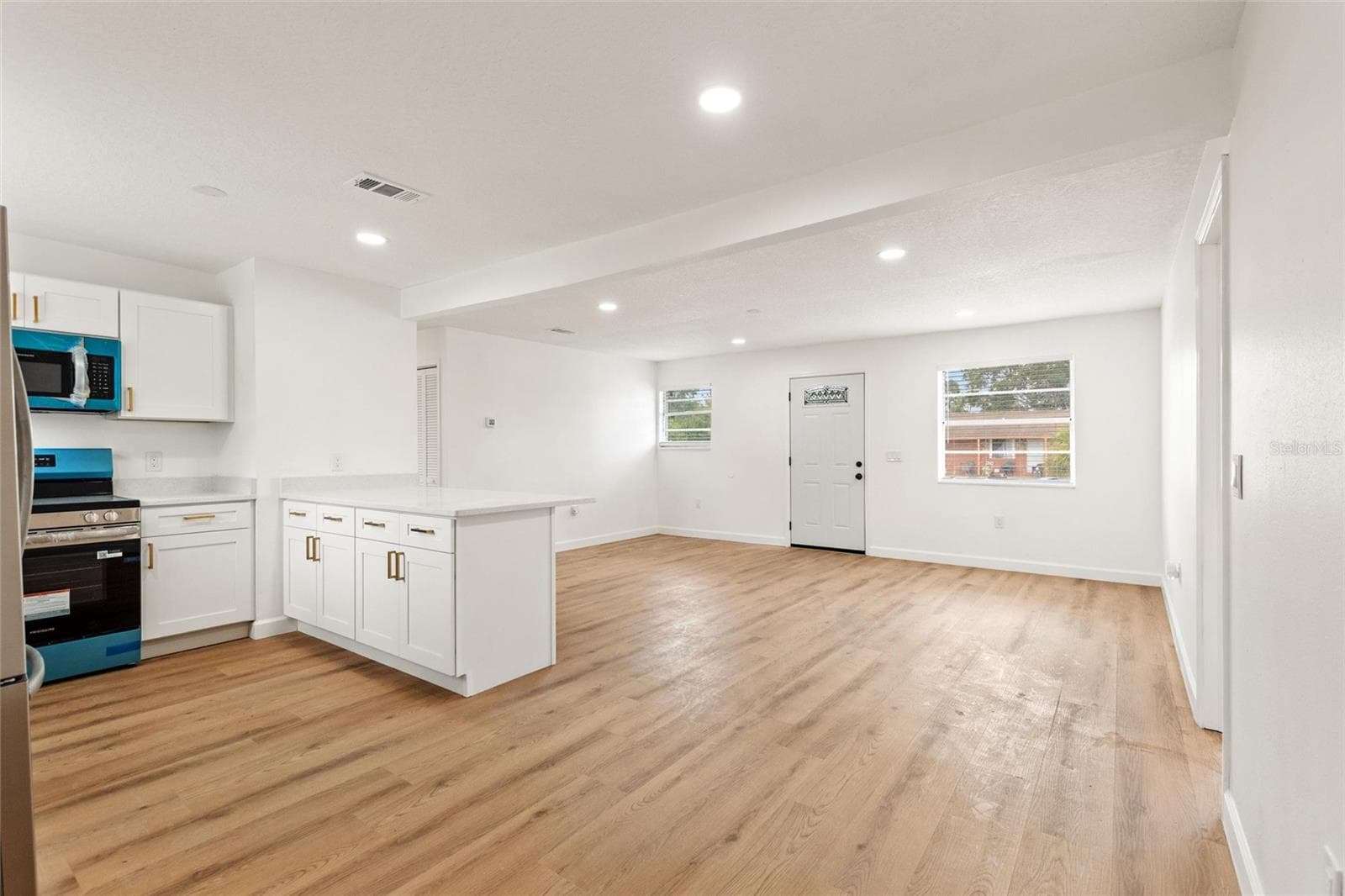 Single Family Residence at 8204 ALLAMANDA AVE, TAMPA, photo 10 of 28