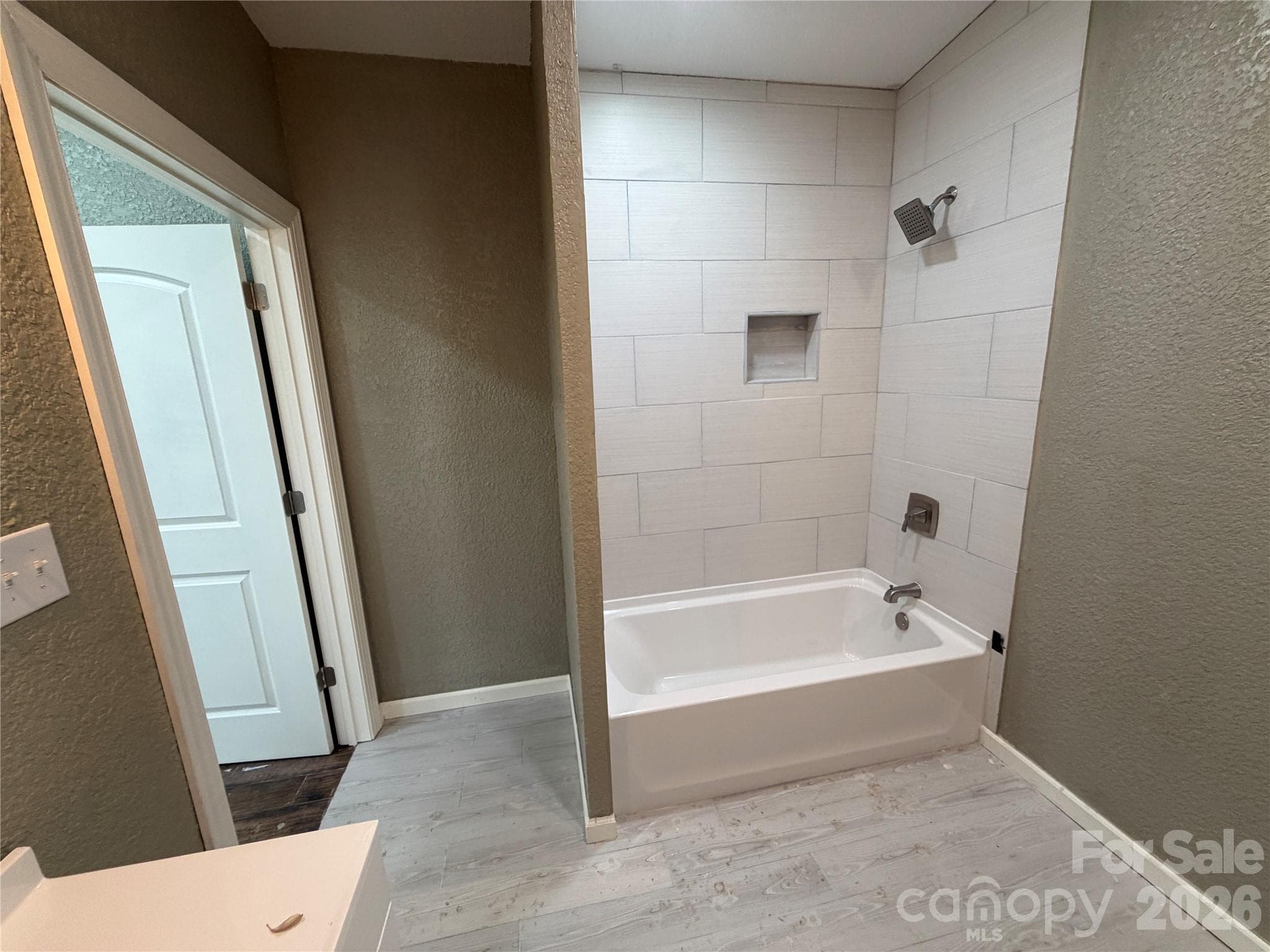 Full Bath - 68 Circle Drive, Marion