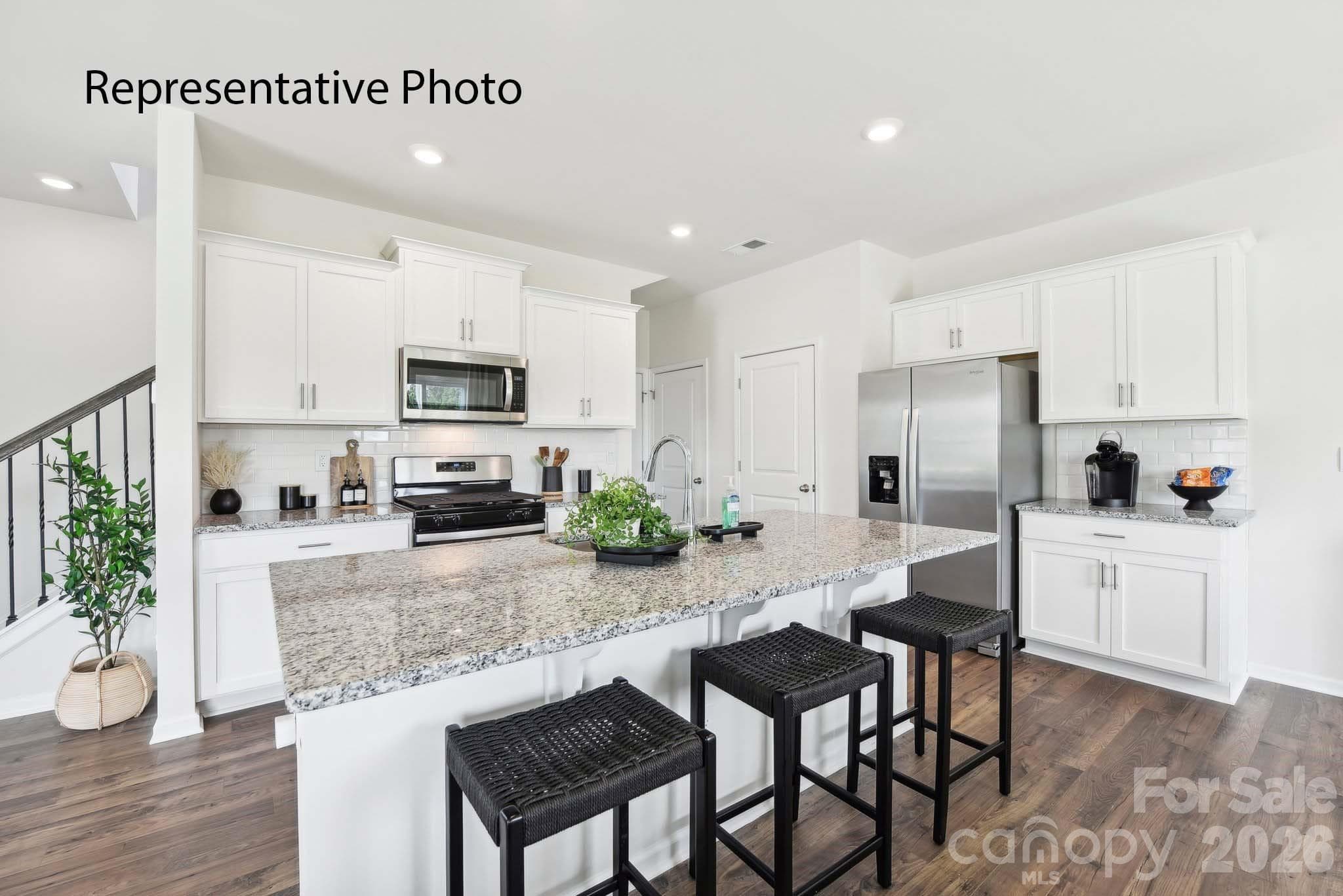 Single Family Residence at 2085 Moorside Court, Lancaster, photo 11 of 26