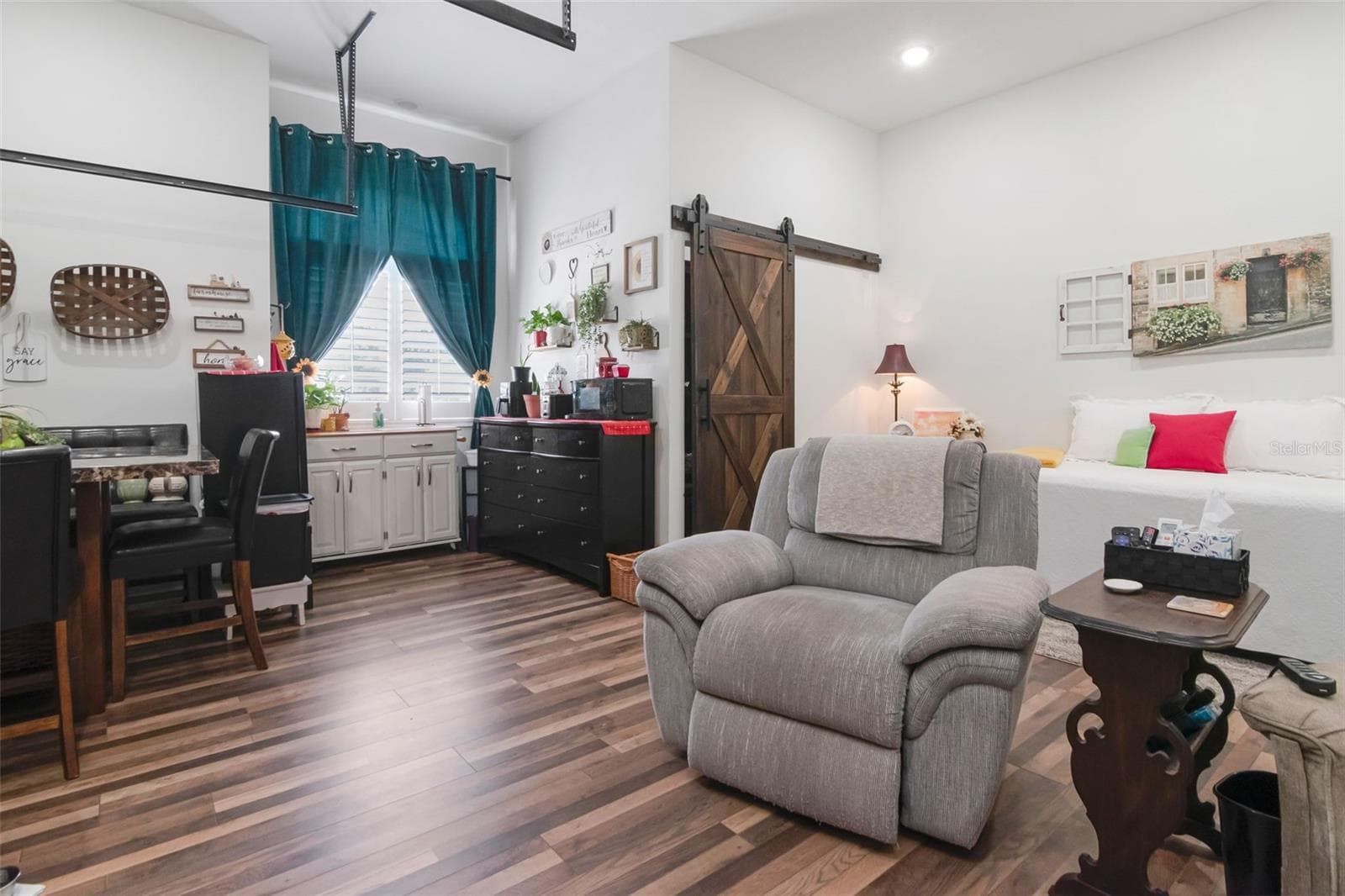 Inlaw Suite - 3823 ANCIENT OAK TRL, PLANT CITY