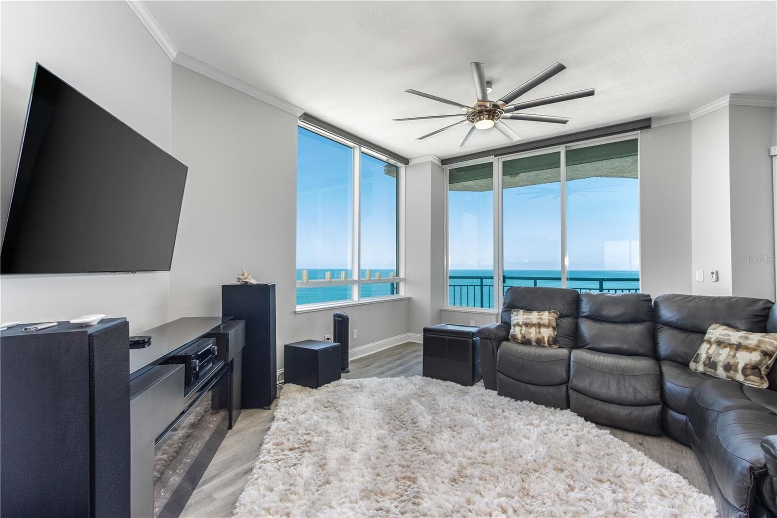 Beautifully renovated and move in ready - 1560 GULF BLVD #1607, CLEARWATER