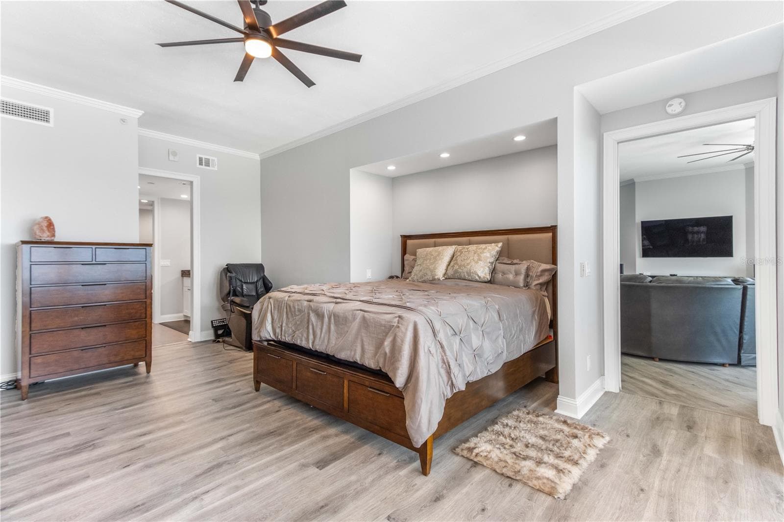 Primary Suite with private balcony - 1560 GULF BLVD #1607, CLEARWATER