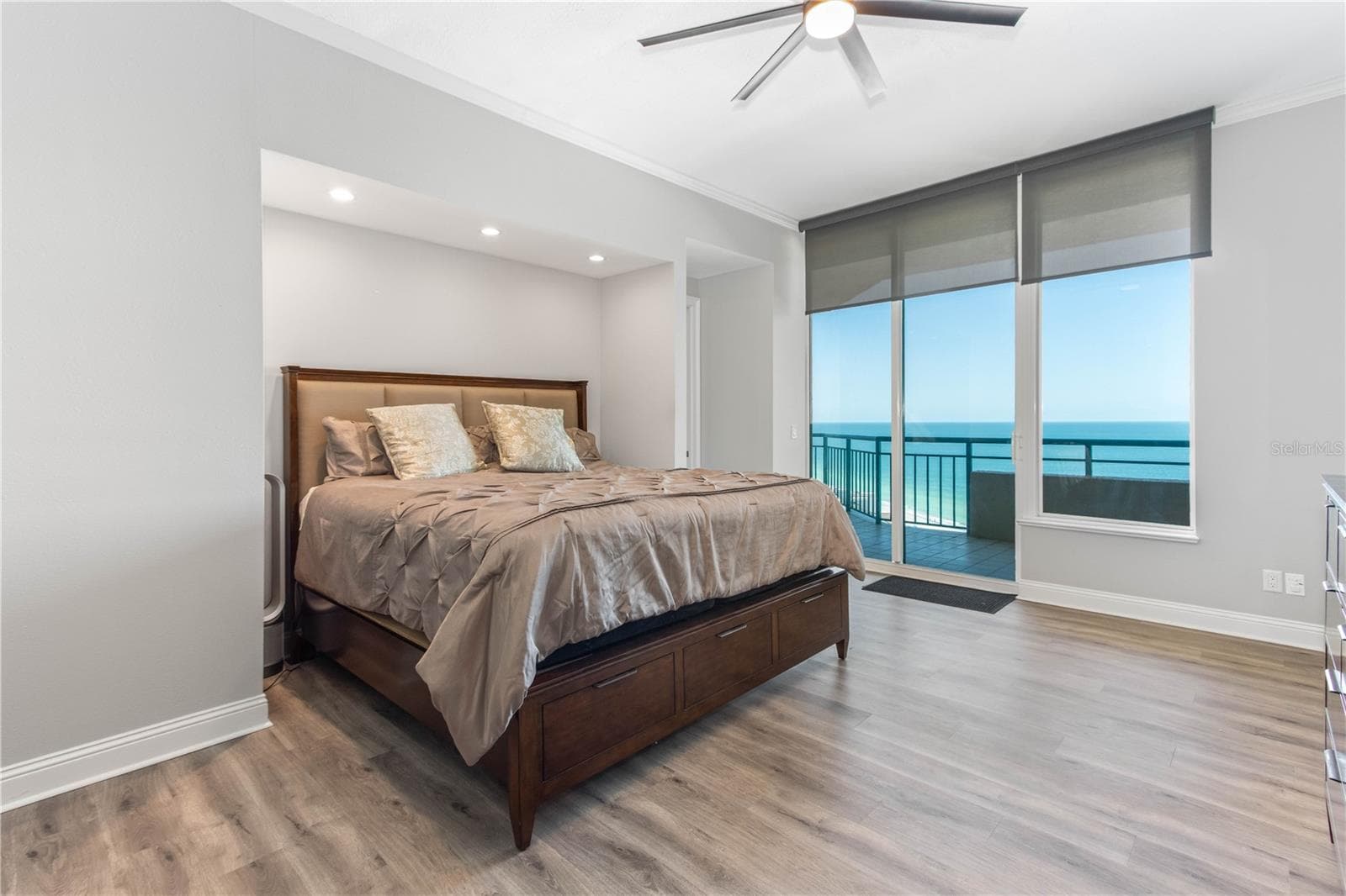 Primary suite - enjoy sunsets from your private balcony - 1560 GULF BLVD #1607, CLEARWATER