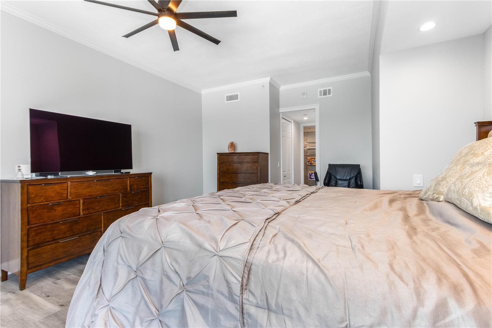 Condominium at 1560 GULF BLVD #1607, CLEARWATER, photo 23 of 63